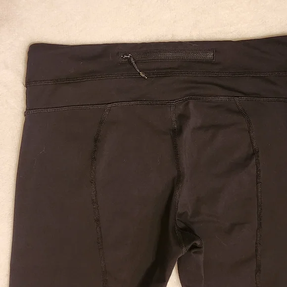 LULULEMON crop black leggings. Missing size tag but perfect condition - Picture 5 of 13